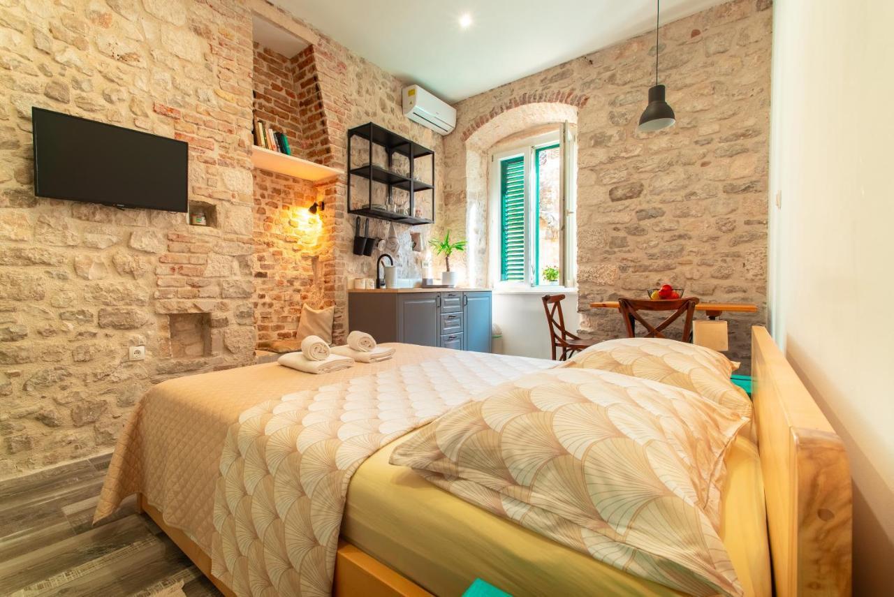 Rooms And Apartments Djanovic Split Bagian luar foto