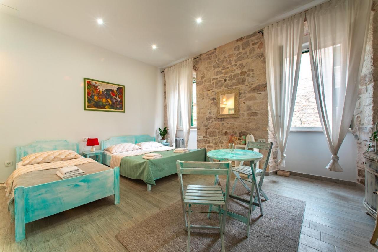 Rooms And Apartments Djanovic Split Bagian luar foto