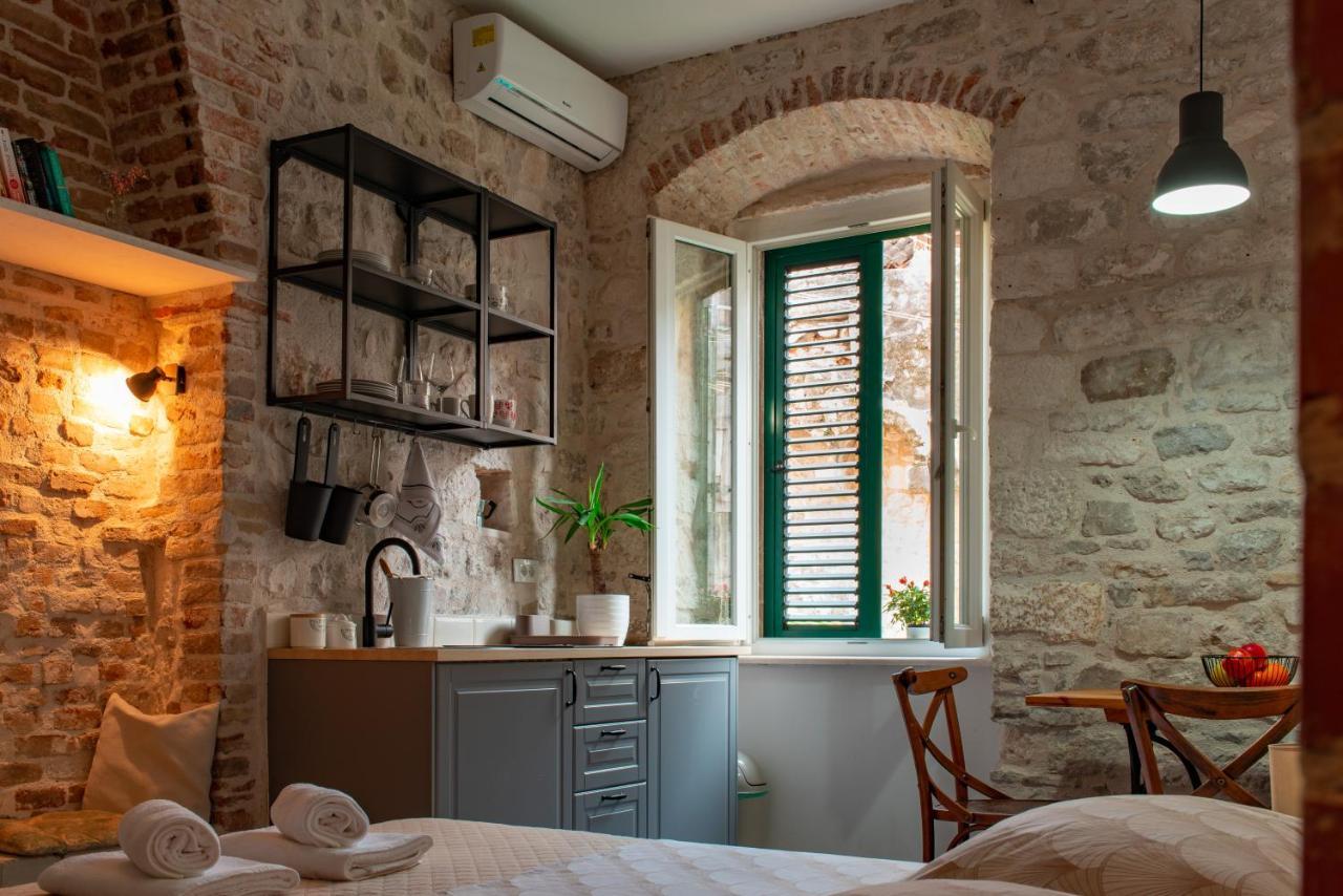 Rooms And Apartments Djanovic Split Bagian luar foto